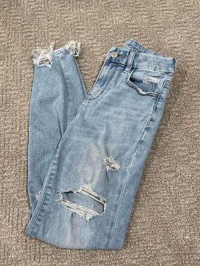 American Eagle Light Blue Distressed Women’s Jeans